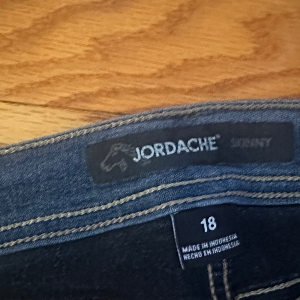Jordache Women’s Dark Blue Skinny Jeans - Picture 2 of 4